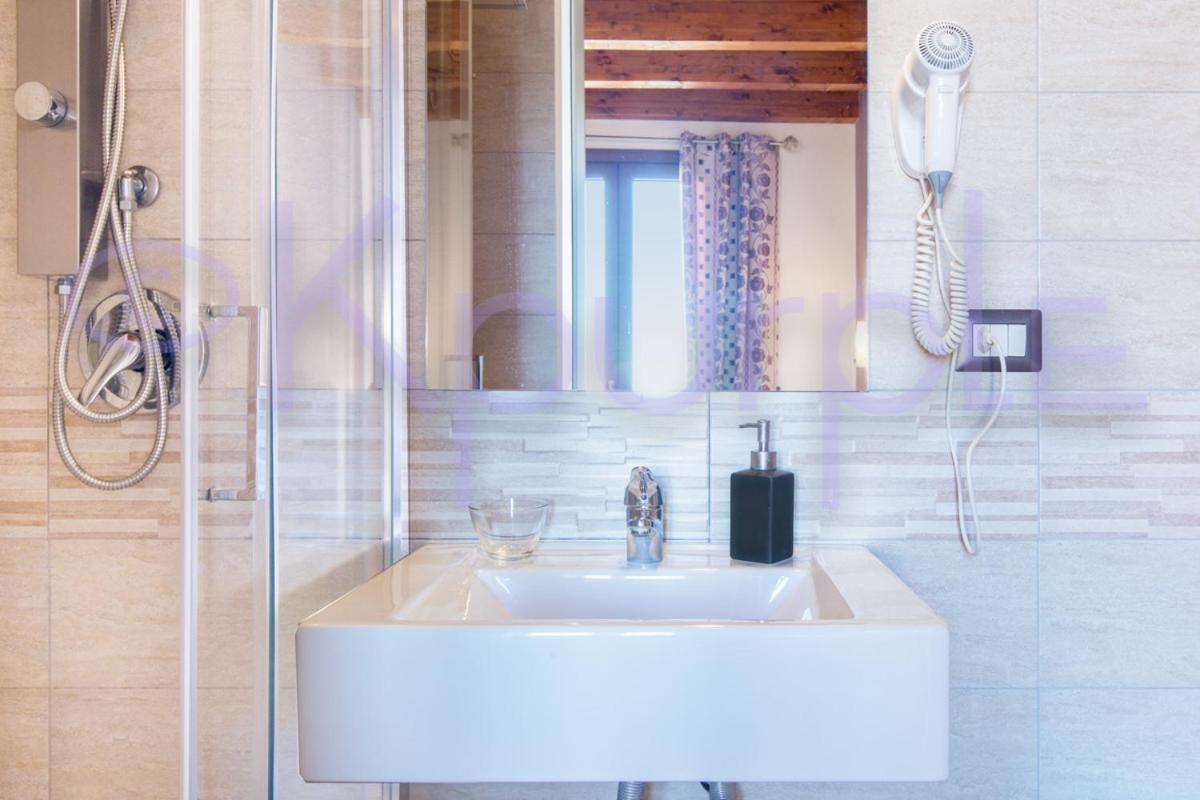 Le Api Hotel Каляри Екстериор снимка