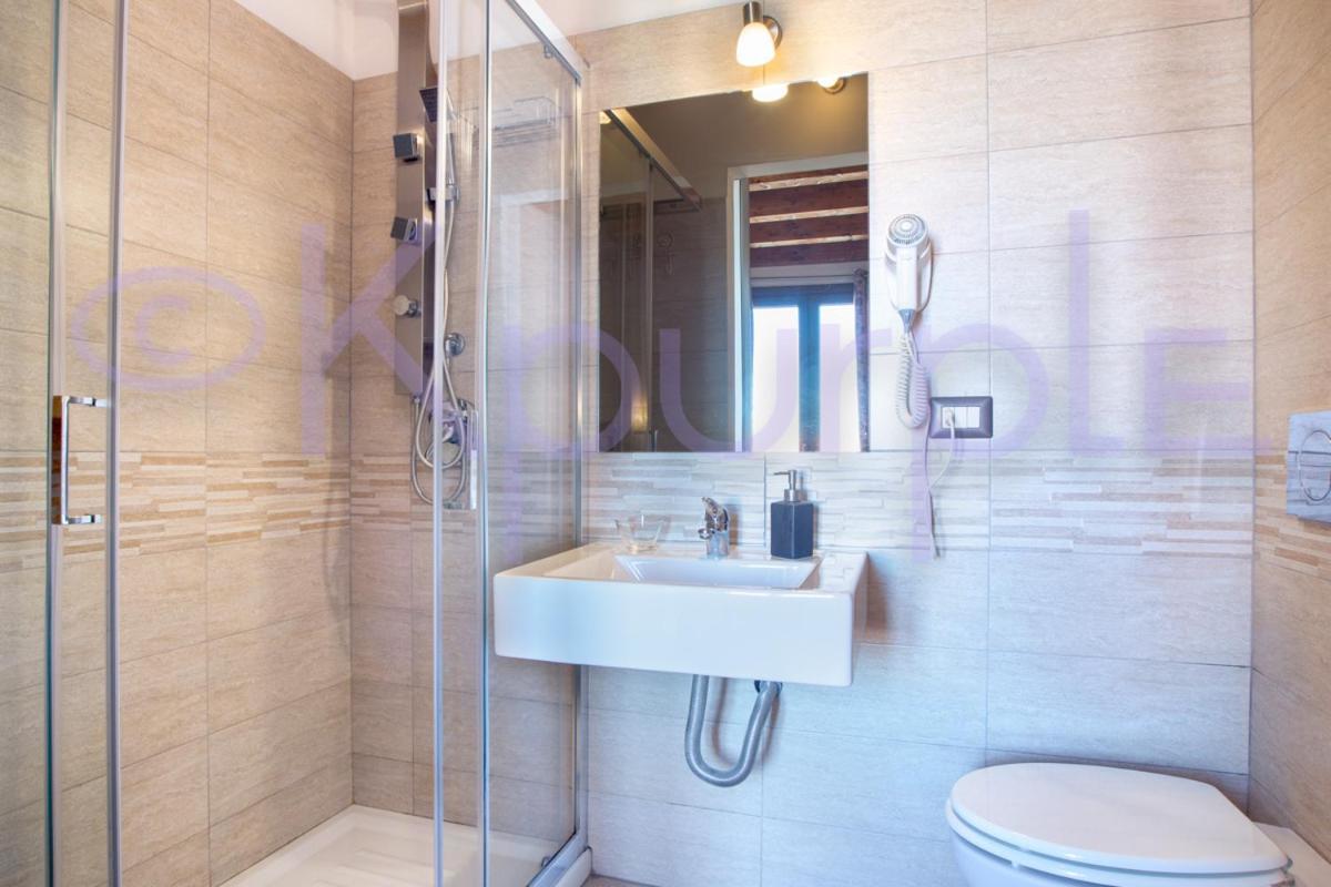 Le Api Hotel Каляри Екстериор снимка