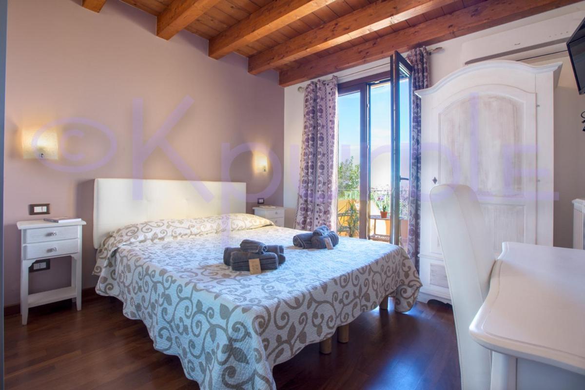 Le Api Hotel Каляри Екстериор снимка