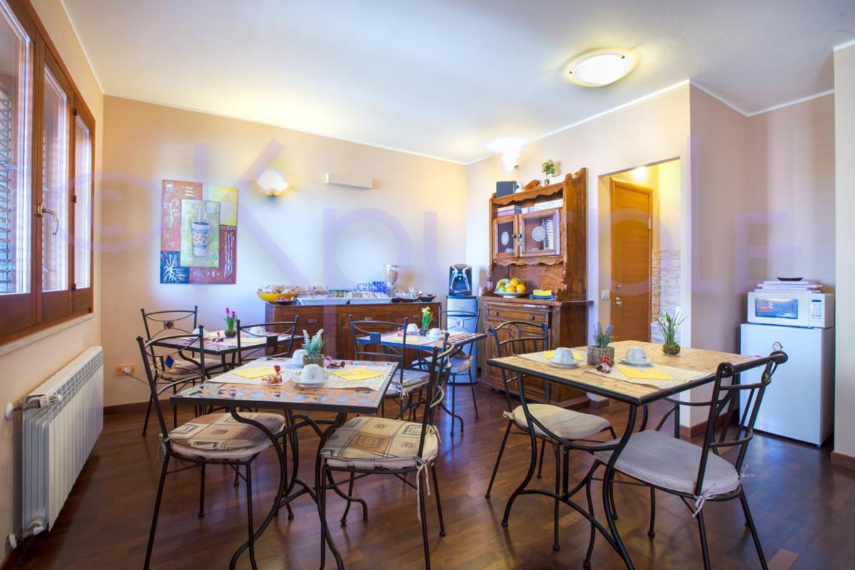 Le Api Hotel Каляри Екстериор снимка